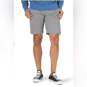 NWT Lee Men’s Extreme Motion Flat Front Shorts – Iron Gray – Size 34